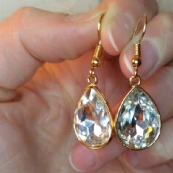 Clear Crystal Earrings - NWOT - Picture 5 of 5